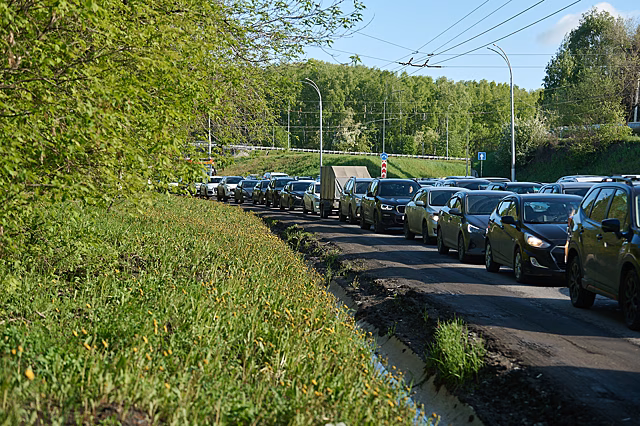 Движение на дорогах в Кемерове осложнилось