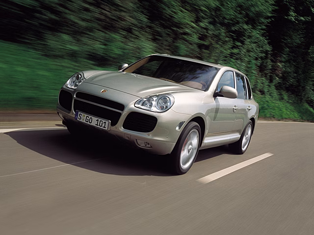 Когда можно быстро и везде: история разработки и успеха Porsche Cayenne