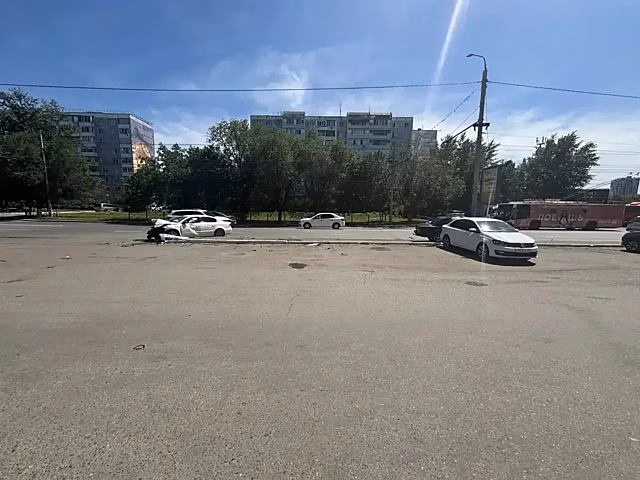 В Оренбурге на Родимцева произошло ДТП, пострадал водитель