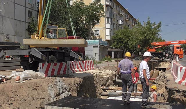 В Волгограде на улице Иркутской завершают строительство новой тепловой камеры