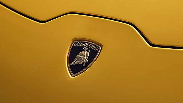 Lamborghini назвала причину отказа от двигателя V10