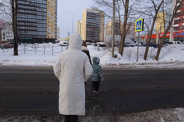 Жители слободы Столбики год ждут обещанного безопасного пешеходного перехода