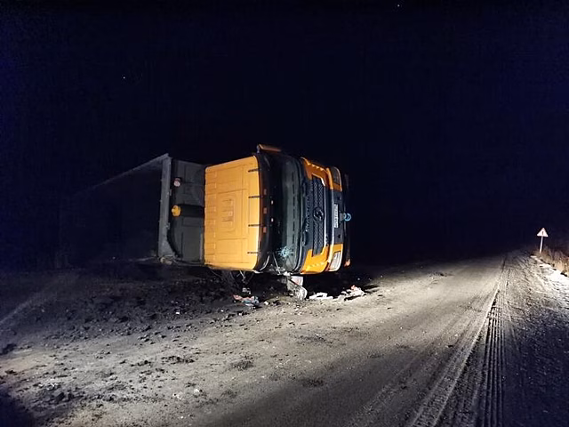 Большегруз с углём опрокинулся в Нерчинском районе