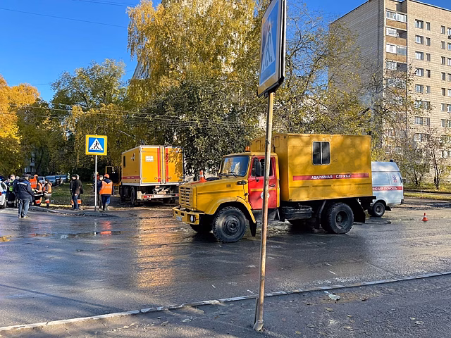 В Ленинском районе Новосибирска «ЗИЛ» сбил девушку на пешеходном переходе
