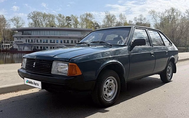 Почти новая легенда: продают Москвич 2141 с пробегом 910 км и «фартовым» номером