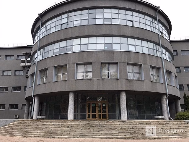 Роскошную машину за 3,5 млн рублей купили для нужд районной администрации в Приморье