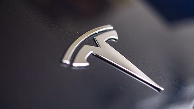 Tesla Roadster переносят на апрель: Илон Маск назвал новую дату