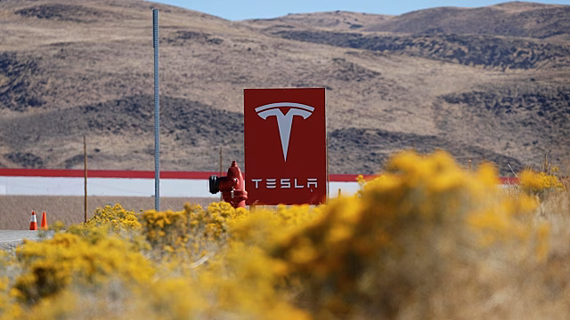 Tesla отзовет в Китае 1,6 млн авто