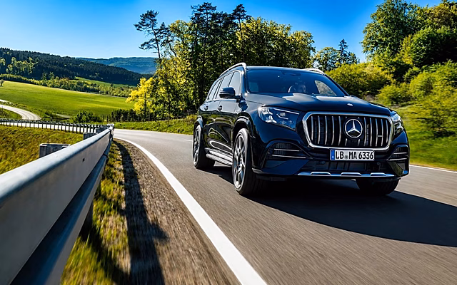 V8, 603 силы и 3,6 секунды до «сотни»: обновлённые Mercedes-AMG GLE и GLS уже в пути — дилеры готовятся к старту продаж