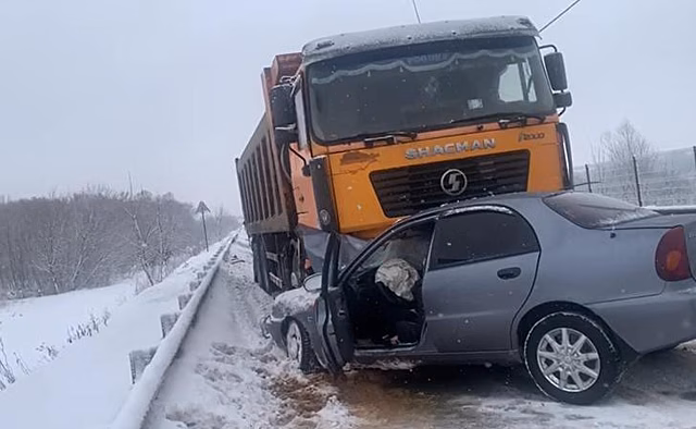 В Курске на ул.Гудкова произошло смертельное ДТП с грузовиком