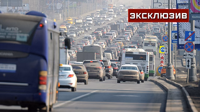 Автоэксперты оценили предложение пустить туристические автобусы на выделенку