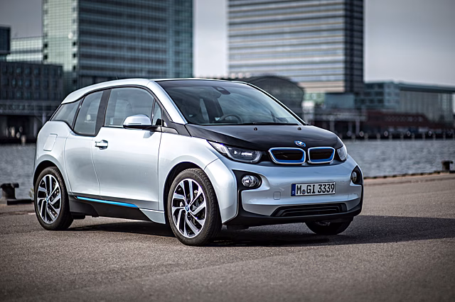 BMW представила электрический седан i3 для рынка Китая