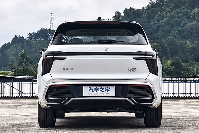 От 1,55 млн рублей: в Китае начались продажи гибридного кроссовера Hongqi HS3