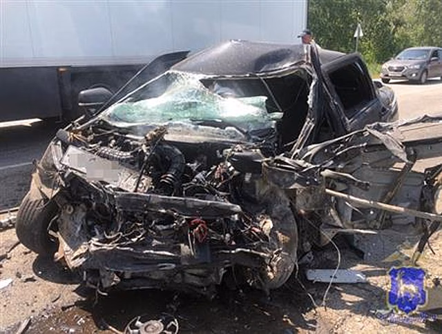 В Волжском районе столкнулись Lada Priora и ГАЗель, движение затруднено