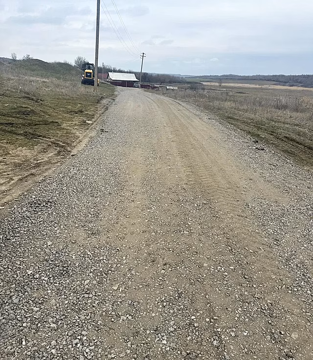 В Матвеево-Курганском районе отсыпят еще 6 км дорог
