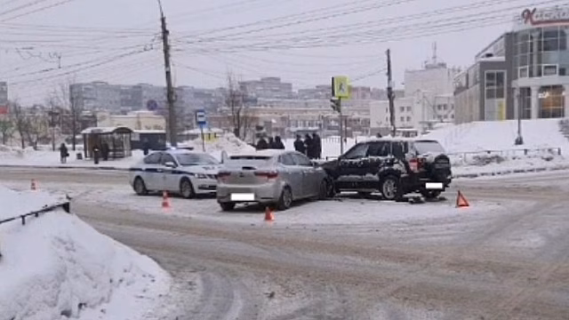 Женщина с маленьким ребенком пострадали в ДТП на перекрестке Ленинградская-Костромская в Вологде