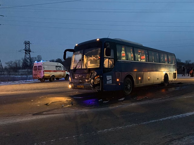 При столкновении автобуса и автомобиля под Самарой погиб водитель