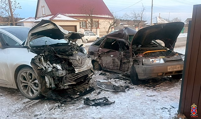 В лобовом ДТП с иномаркой в Волгоградской области погиб водитель ВАЗа