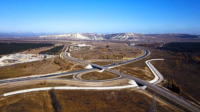 В Крыму построят сеть курортных автодорог от центральной трассы "Таврида"
