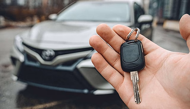 Покупка авто стала безопаснее: сервис «Автокод» добавил данные об утильсборе и таможенных ограничениях