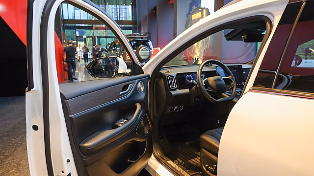 Продажи новых авто упали на 13% после рекордной недели
