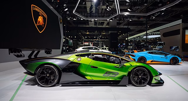 Гусеничный суперкар Lamborghini Essenza SCV12 стал главной неожиданностью автосалона в Шанхае