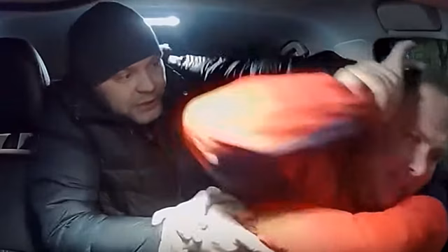 Побои из-за детского кресла. Агрессивного пассажира такси будут судить на следующей неделе