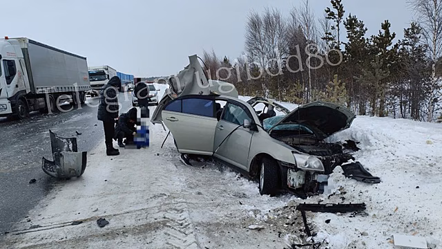 Двухлетняя девочка и 24-летняя девушка погибли в ДТП на автодороге Сургут – Салехард. ВИДЕО