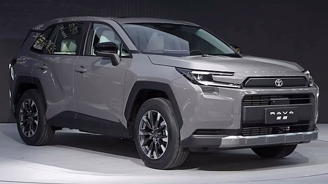 Россияне скупают японские авто: продажи Toyota выросли в два раза