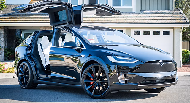 Tesla отзывает Model X в США и Канаде