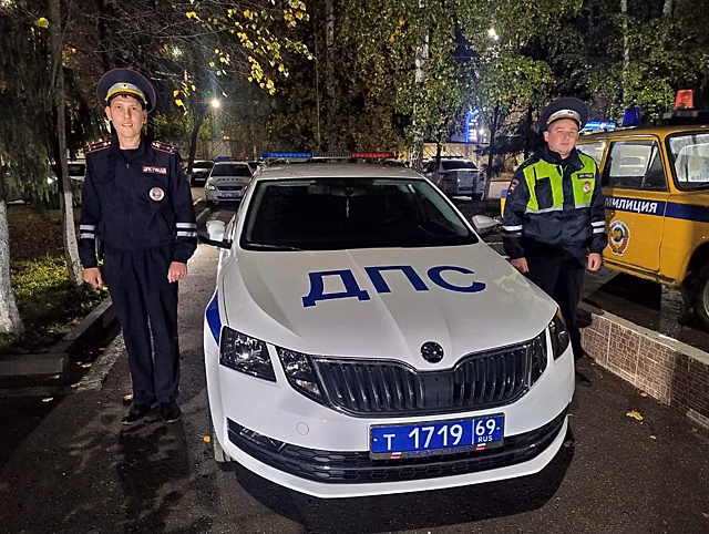 Тверские гаишники помогли быстро доехать до больницы мужчине с перитонитом