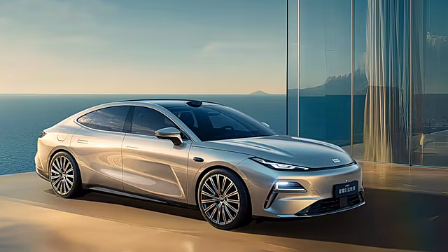 Geely представила премиум-седан ценой ниже 2 миллионов рублей