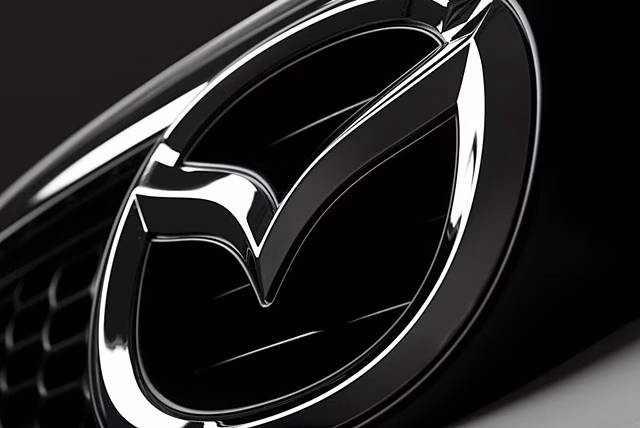 Mazda возобновила продажи автомобилей в России через партнеров