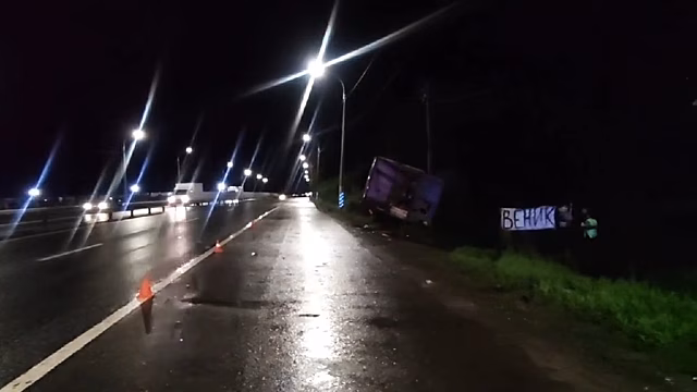 Водители двух грузовиков погибли на трассе М-7 в Володарском районе