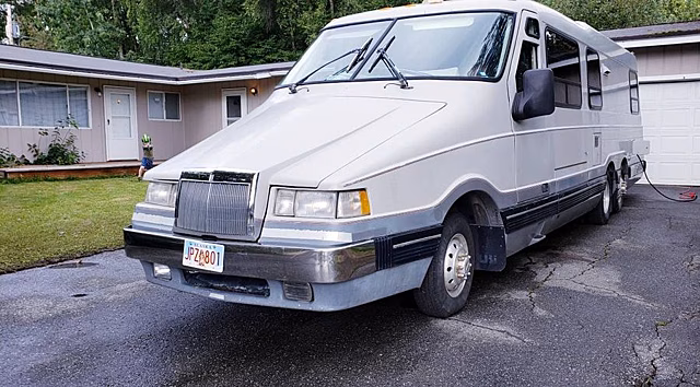 Если бы Cadillac производил кемперы, то они выглядели бы как этот Eldorado Starfire RV