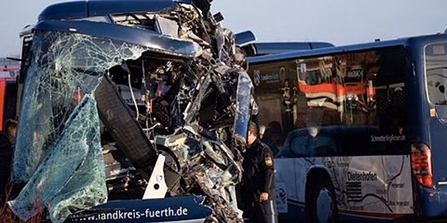 В Германии при столкновении автобусов пострадали 40 человек