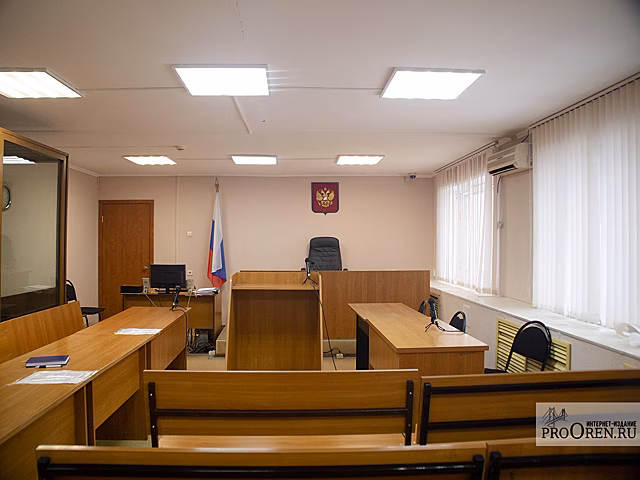 Двух студентов в Оренбурге осудили за кражу из автомобиля