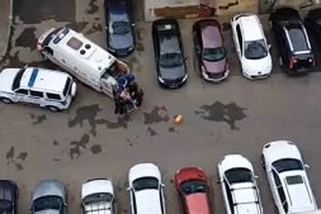 Мужчина под наркотиками разгромил собственную квартиру в Химках. Видео