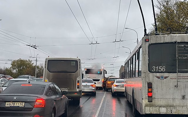 В Рязани 2 ДТП парализовали движение на перекрестке Спортивной и Есенина