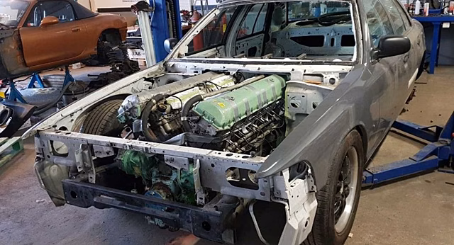 На полицейский Ford установили мотор от танка