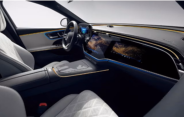 Компания Mercedes-Benz показала интерьер нового седана Mercedes-Benz E-Class