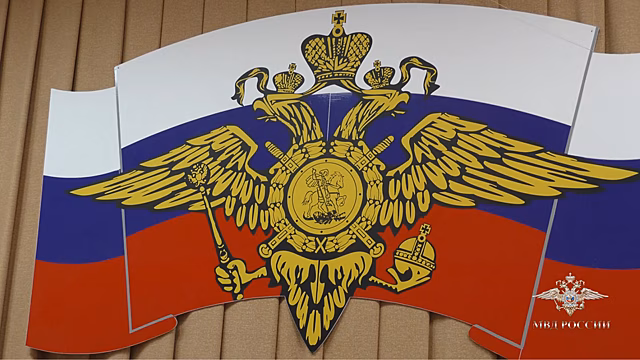 В 20-градусный мороз магаданские полицейские спасли малыша, оставленного матерью в автомобиле