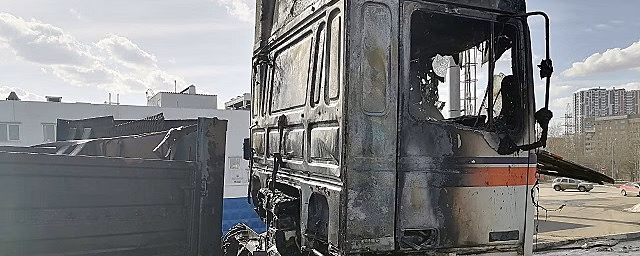 На парковке около гипермаркета в Туле взорвалась фура