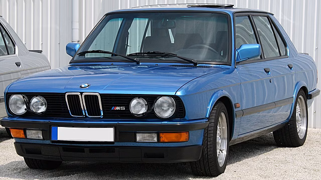 Редчайший BMW M5 E28 выставили на продажу за 12,5 млн рублей в России