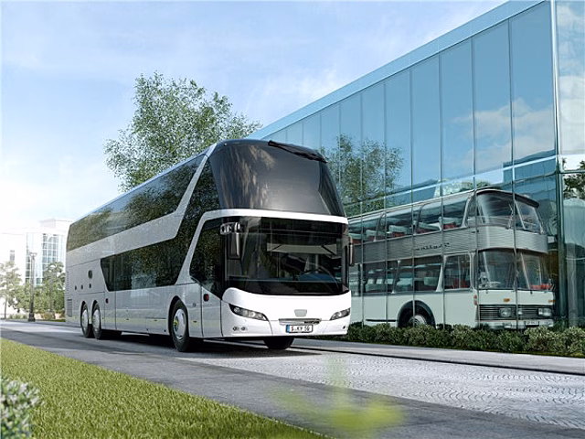 Двухэтажному автобусу Neoplan Starliner 50 лет