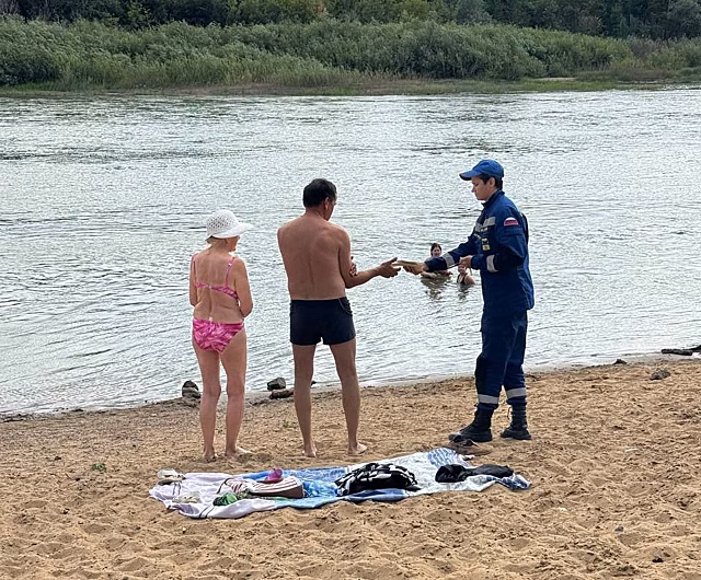 В Оренбурге на необорудованном пляже у улицы Красная Площадь прошел очередной рейд