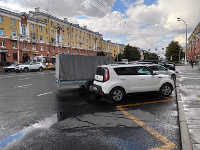 Кемеровчанин потребовал реорганизовать остановку на оживленном перекрестке на Советском