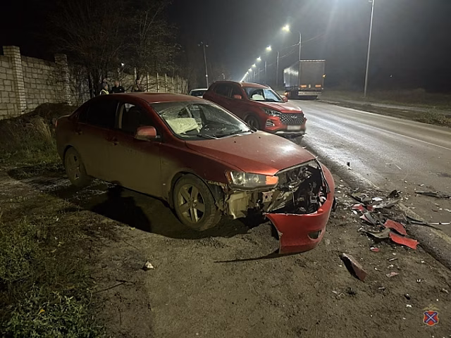 В ДТП с 3 авто в Волгограде пострадали 2 человека