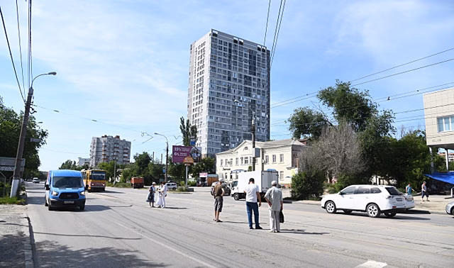 На западе Волгограда начали расширять улицу Ангарскую
