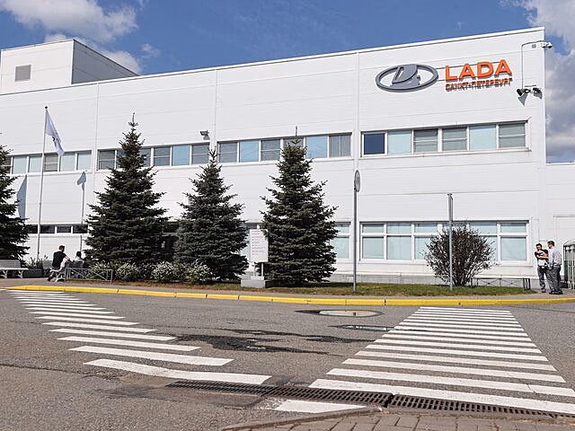 "АвтоВАЗ" назвал стоимость нового седана Lada Vesta